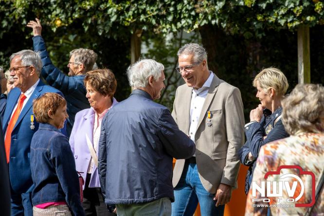 Volle terrassen, bruisende kleedjesmarkt en sportieve Wallenloop: Elburg leeft tijdens koningsdag! - &copy; NWVFoto.nl